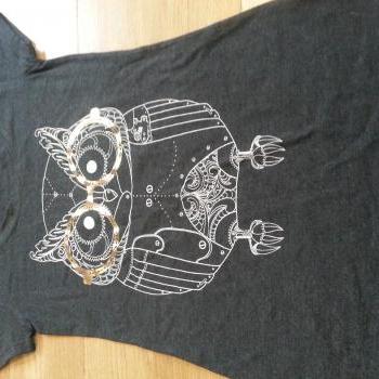 Nerd Owl T-shirt size Medium
